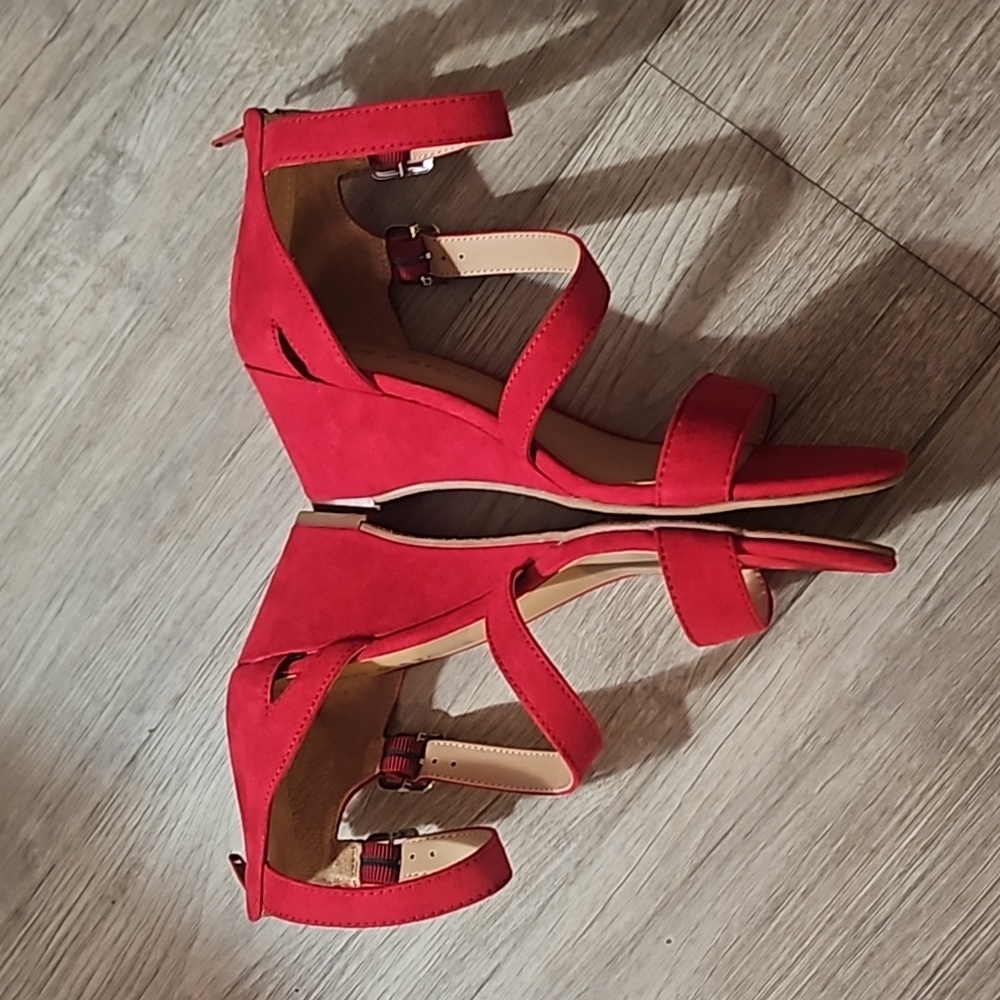✨️❤️Beautiful Sun + Stone Red Buckle & Zip Back Wedge Heels Size 5.5 - Picture 13 of 16